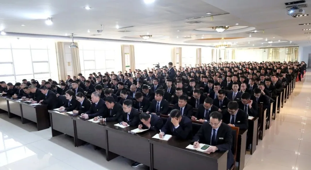 会上对2025年度表现突出的先进单位2.png