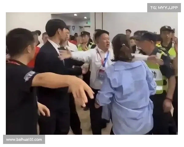 女记者批广厦主场管理严格 禁止穿高跟鞋却藏污纳垢 女记者批广厦主场管理严格 禁止穿高跟鞋却藏污纳垢